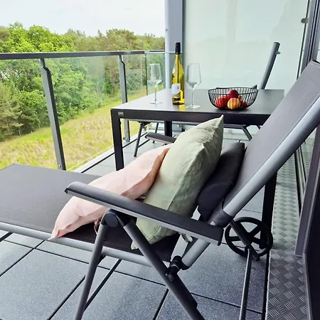 Prora - Dachgeschoss-apartment Mit Strandkorb Am Strand- Ausblick