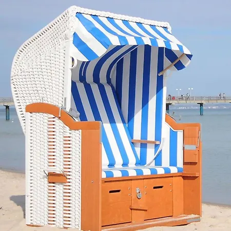 Prora - Dachgeschoss-apartment Mit Strandkorb Am Strand- Ausblick アパート
